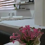 Old Town Cute - Completely Renovated December 2025 *