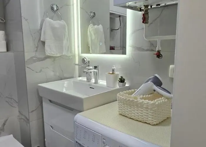 Old Town Cute - Completely Renovated December 2025 *